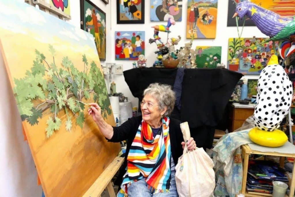 À 84 ans, ce peintre de Bergerac transforme les déchets en art