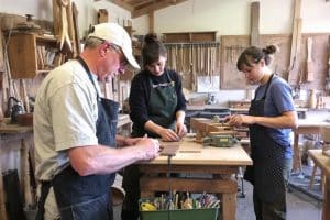 Saintes : un artisan redonne leur chance aux jeunes débutants