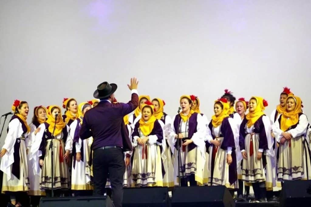 Chants basques authentiques : le chœur Nekez Ari enchante Itxassou
