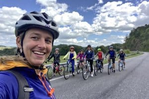 Cent collégiens en pèlerinage VTT redécouvrent la foi en Dordogne