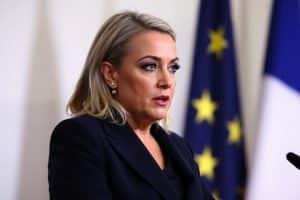 Marine Le Pen défie son inéligibilité : la stratégie choc pour 2027