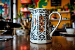 Le Cruchon explose à Mont-de-Marsan : le café céramique séduit